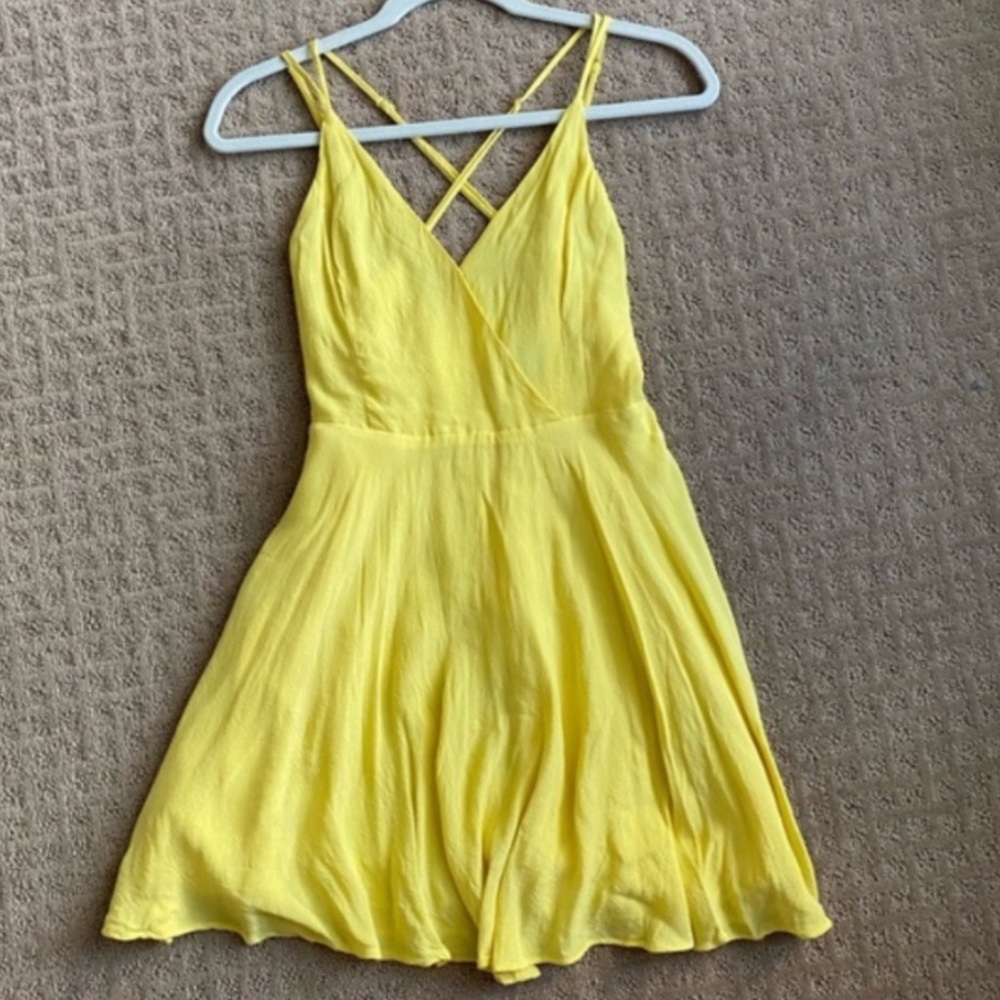 Forever 21 Yellow Flowy Sundress Size S Crisscross
